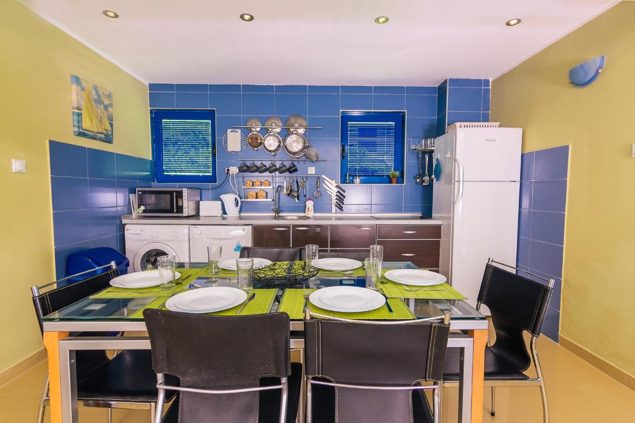 Villa Sea-N-Sun, 7 Bedrooms & Pool, Nearby Portonovi Marina. Дженовичи Экстерьер фото