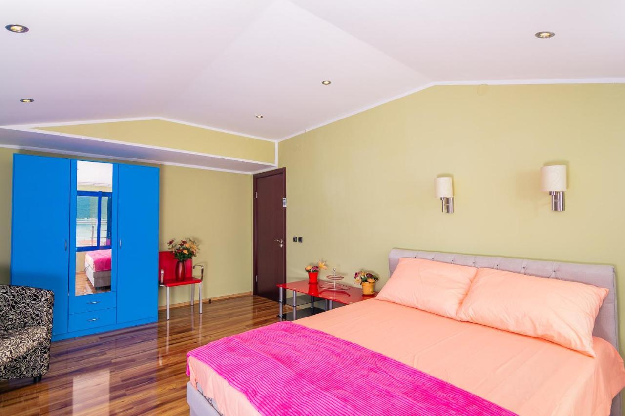 Villa Sea-N-Sun, 7 Bedrooms & Pool, Nearby Portonovi Marina. Дженовичи Экстерьер фото