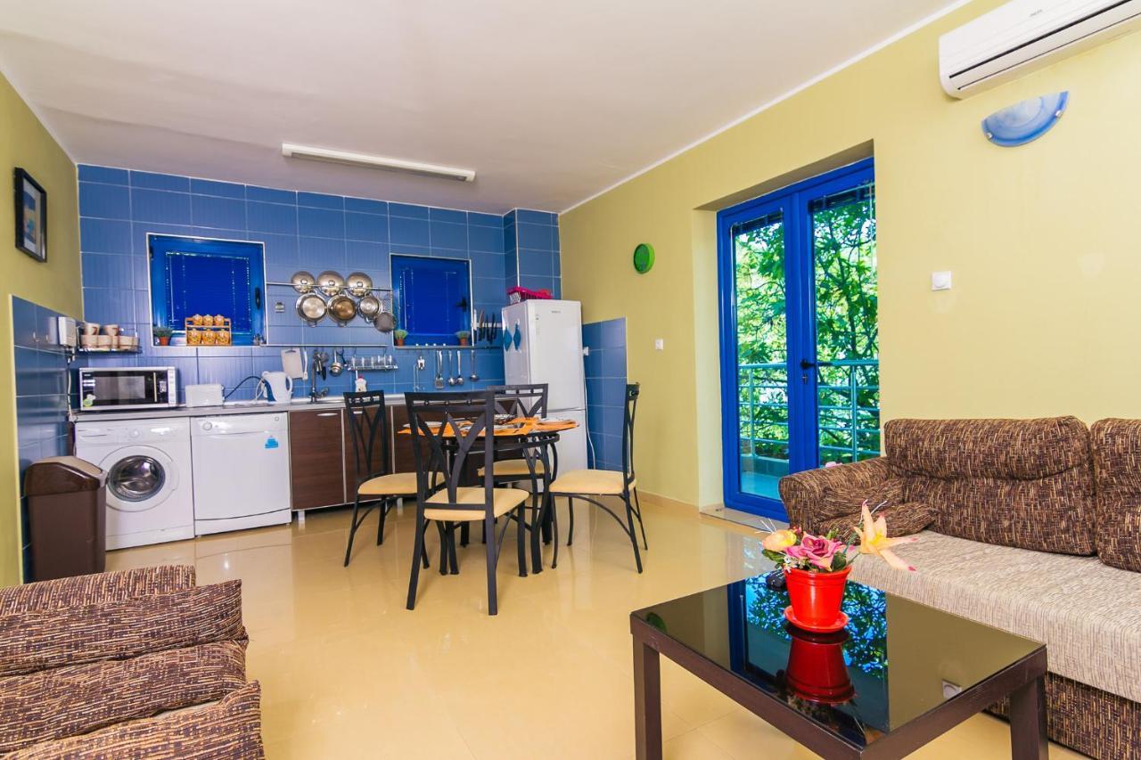 Villa Sea-N-Sun, 7 Bedrooms & Pool, Nearby Portonovi Marina. Дженовичи Экстерьер фото