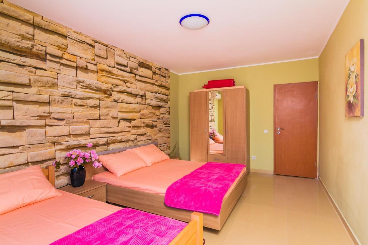 Villa Sea-N-Sun, 7 Bedrooms & Pool, Nearby Portonovi Marina. Дженовичи Экстерьер фото