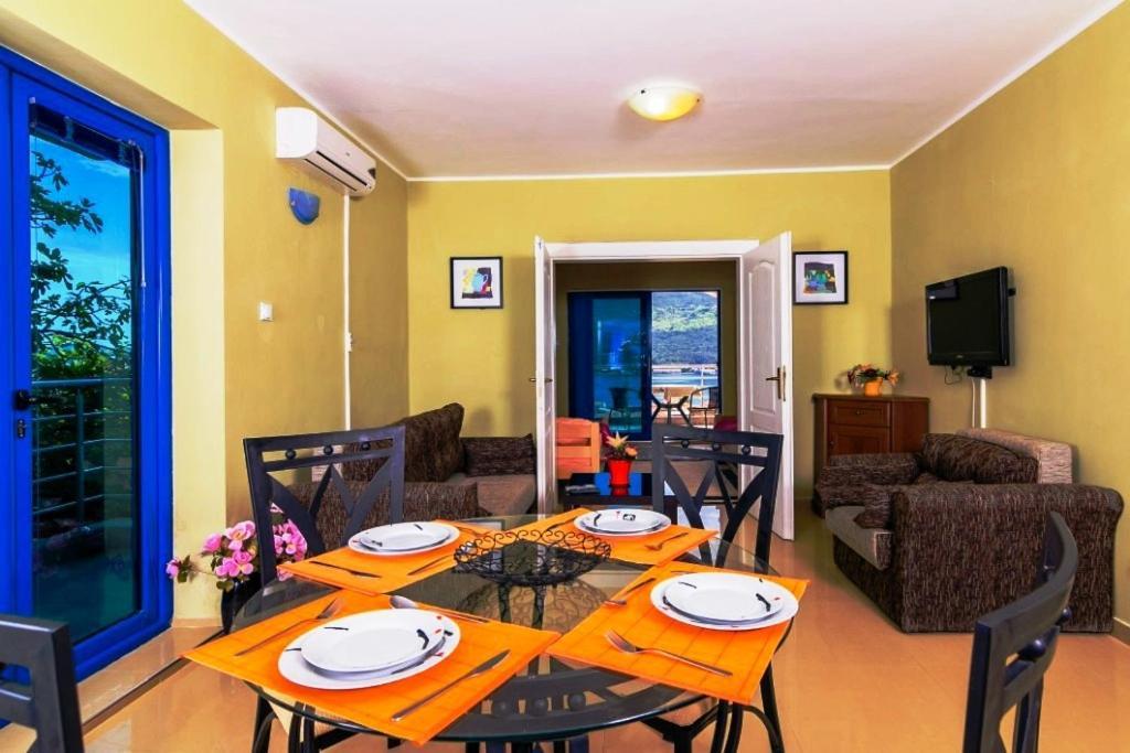 Villa Sea-N-Sun, 7 Bedrooms & Pool, Nearby Portonovi Marina. Дженовичи Экстерьер фото
